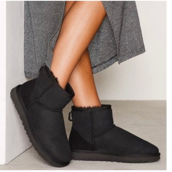 NEW UGG Classic Mini II Black Short Boot Size 10 - Picture 2 of 11